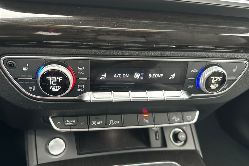 Audi Q5 Vehicle Full-screen Gallery Image 28