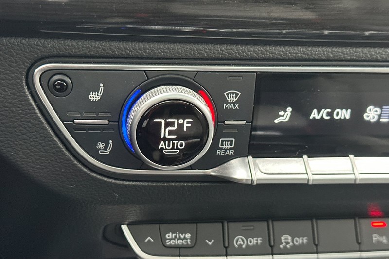 Audi Q5 Vehicle Full-screen Gallery Image 29