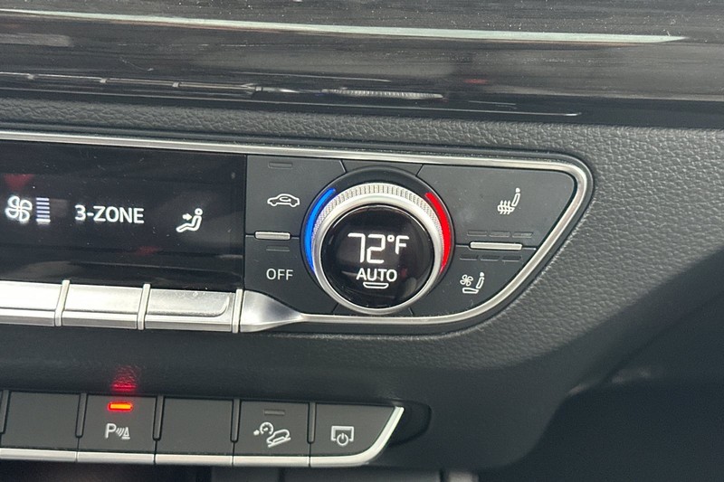 Audi Q5 Vehicle Full-screen Gallery Image 30