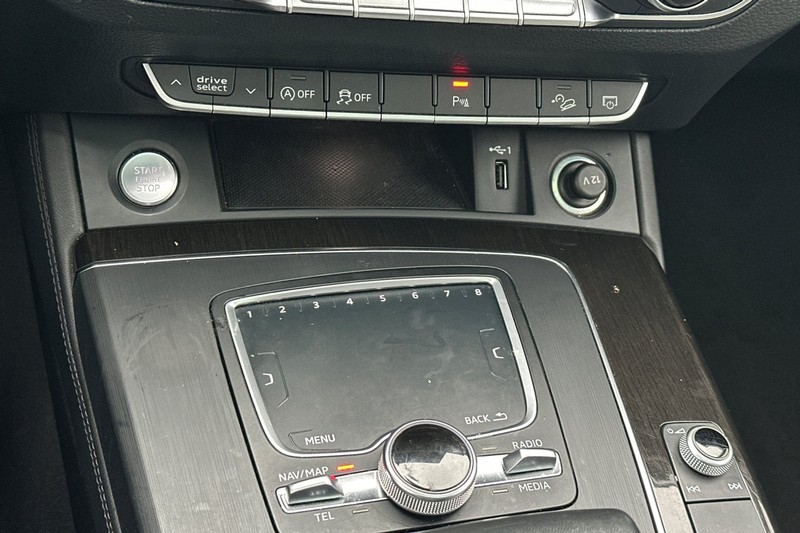 Audi Q5 Vehicle Full-screen Gallery Image 31