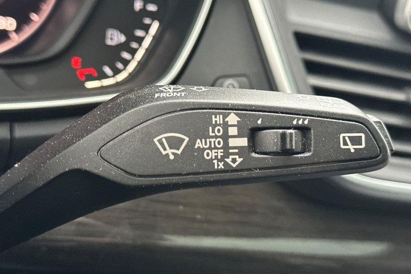 Audi Q5 Vehicle Full-screen Gallery Image 39