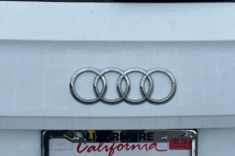 Audi Q5 Vehicle Full-screen Gallery Image 50