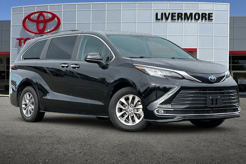 Toyota Sienna Vehicle Full-screen Gallery Image 02