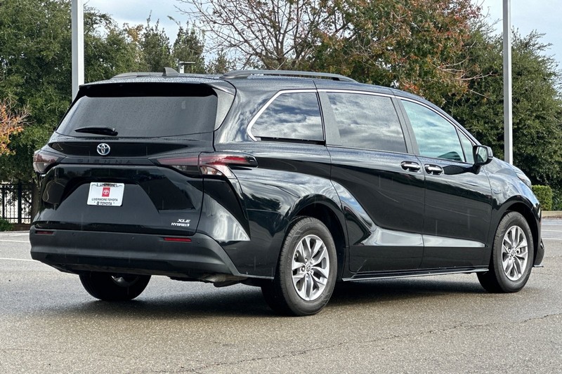 Toyota Sienna Vehicle Full-screen Gallery Image 04