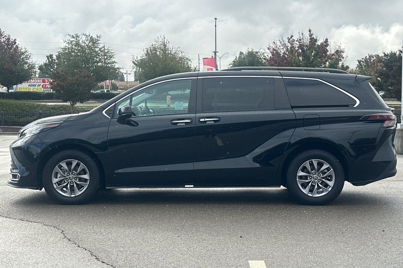 Toyota Sienna Vehicle Full-screen Gallery Image 07