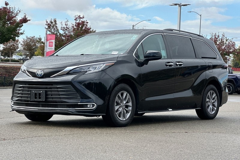 Toyota Sienna Vehicle Full-screen Gallery Image 08