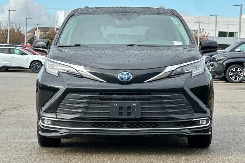 Toyota Sienna Vehicle Full-screen Gallery Image 09