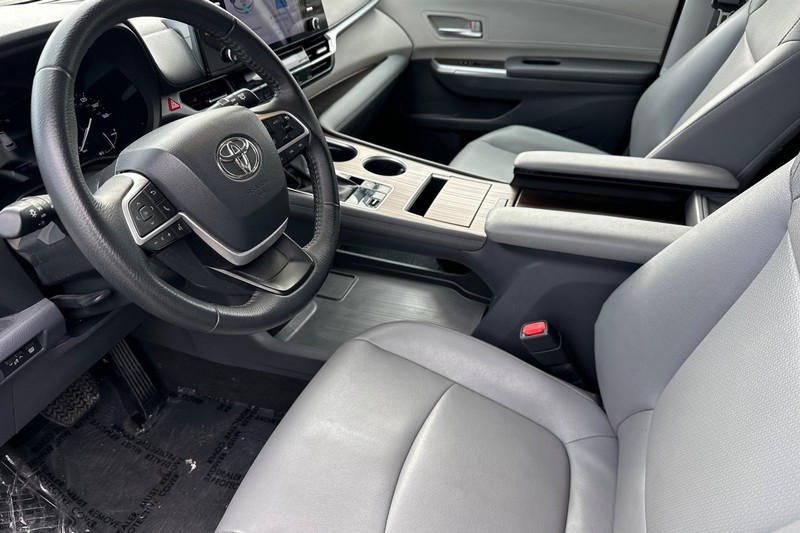 Toyota Sienna Vehicle Full-screen Gallery Image 10