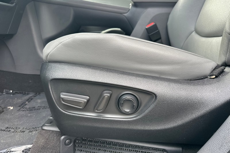 Toyota Sienna Vehicle Full-screen Gallery Image 13