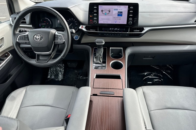 Toyota Sienna Vehicle Full-screen Gallery Image 15