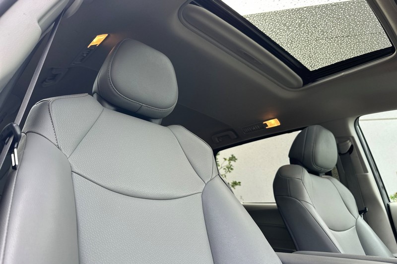 Toyota Sienna Vehicle Full-screen Gallery Image 21