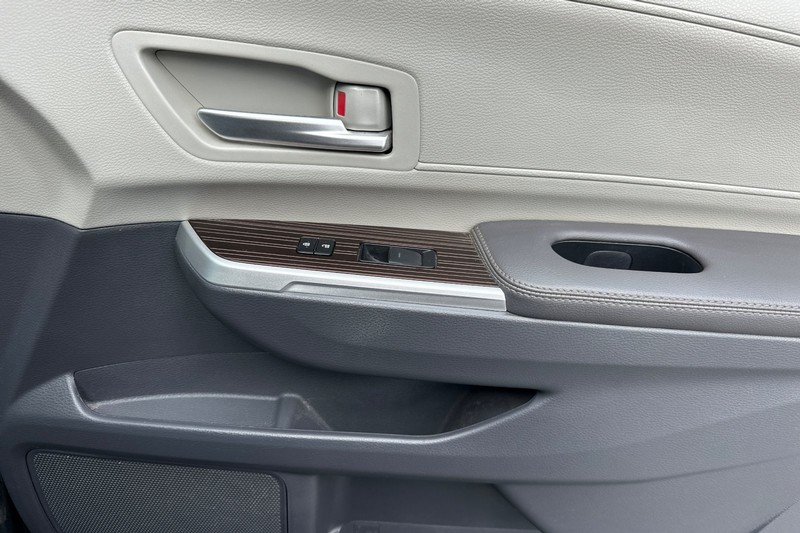 Toyota Sienna Vehicle Full-screen Gallery Image 22