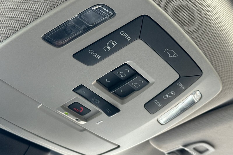 Toyota Sienna Vehicle Full-screen Gallery Image 25