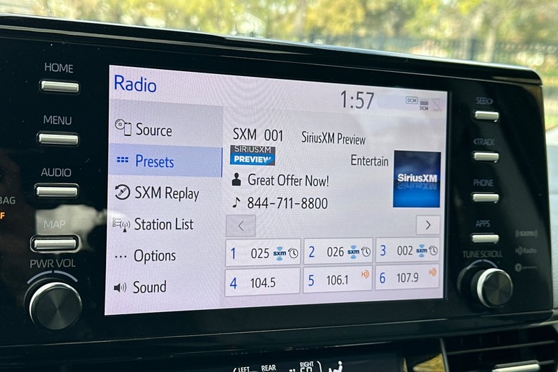 Toyota Sienna Vehicle Full-screen Gallery Image 27