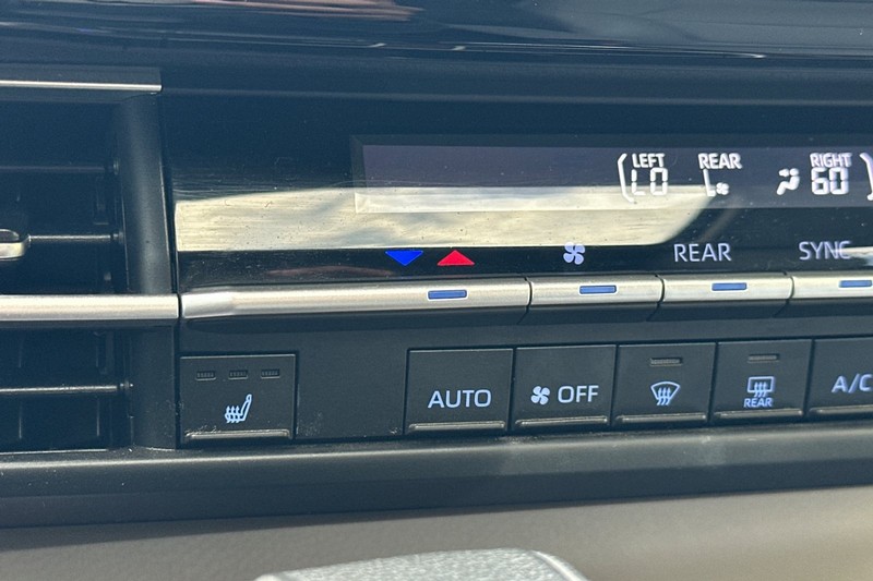 Toyota Sienna Vehicle Full-screen Gallery Image 30