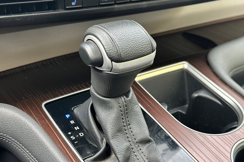 Toyota Sienna Vehicle Full-screen Gallery Image 33