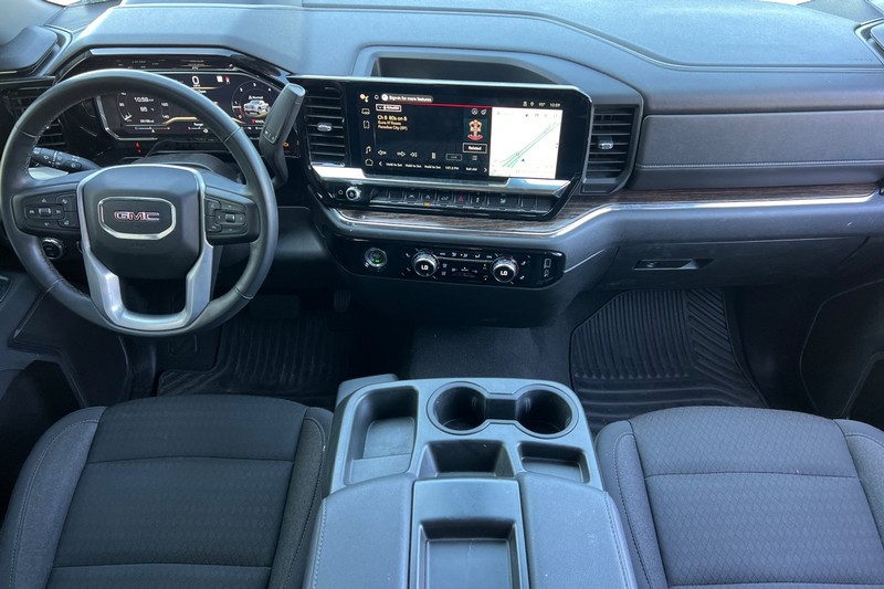 GMC Sierra 1500 Vehicle Full-screen Gallery Image 15