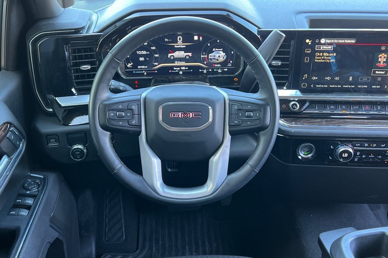 GMC Sierra 1500 Vehicle Full-screen Gallery Image 16