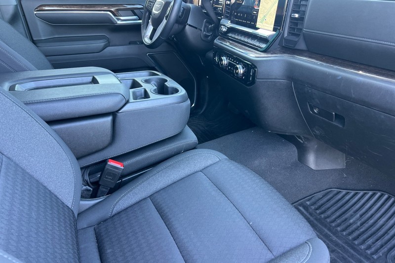 GMC Sierra 1500 Vehicle Full-screen Gallery Image 19