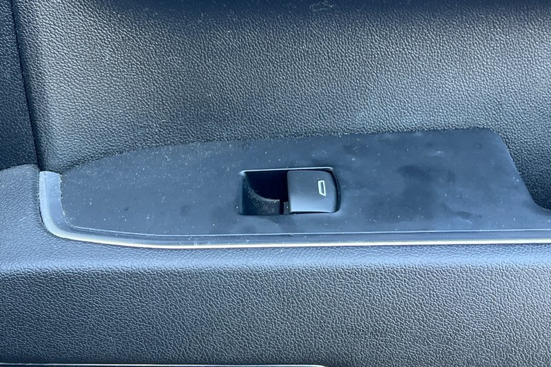 GMC Sierra 1500 Vehicle Full-screen Gallery Image 22