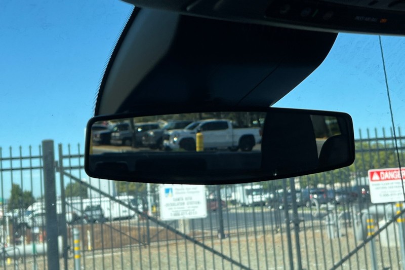 GMC Sierra 1500 Vehicle Full-screen Gallery Image 25