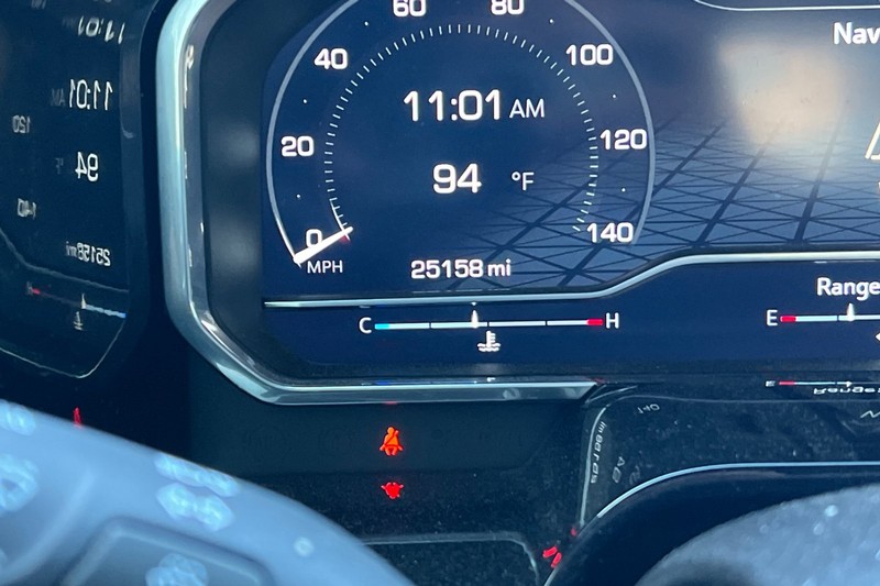 GMC Sierra 1500 Vehicle Full-screen Gallery Image 39