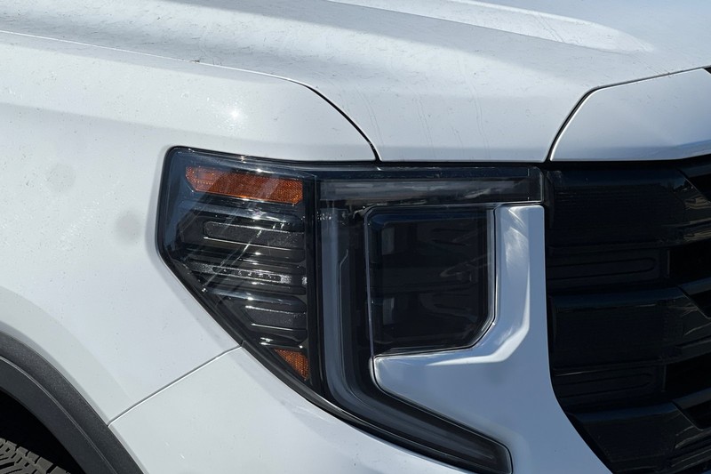 GMC Sierra 1500 Vehicle Full-screen Gallery Image 44