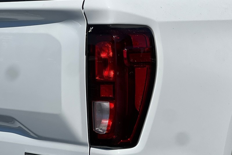 GMC Sierra 1500 Vehicle Full-screen Gallery Image 48