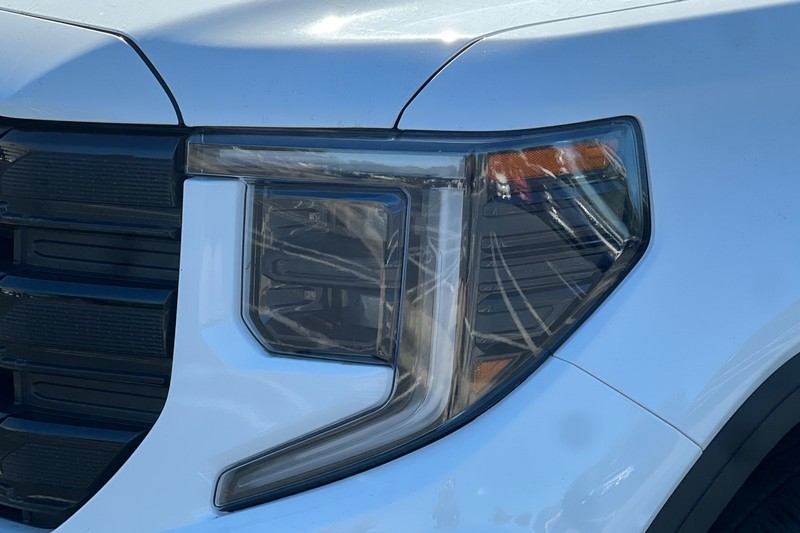 GMC Sierra 1500 Vehicle Full-screen Gallery Image 50