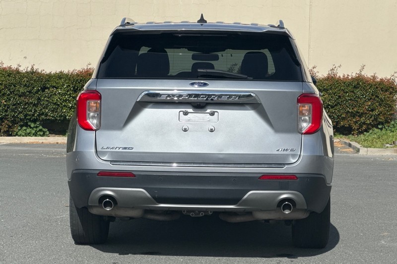 Ford Explorer Vehicle Full-screen Gallery Image 05