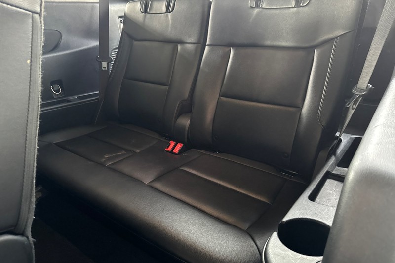 Ford Explorer Vehicle Full-screen Gallery Image 18