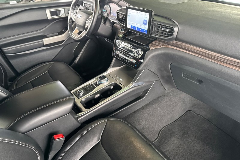 Ford Explorer Vehicle Full-screen Gallery Image 20