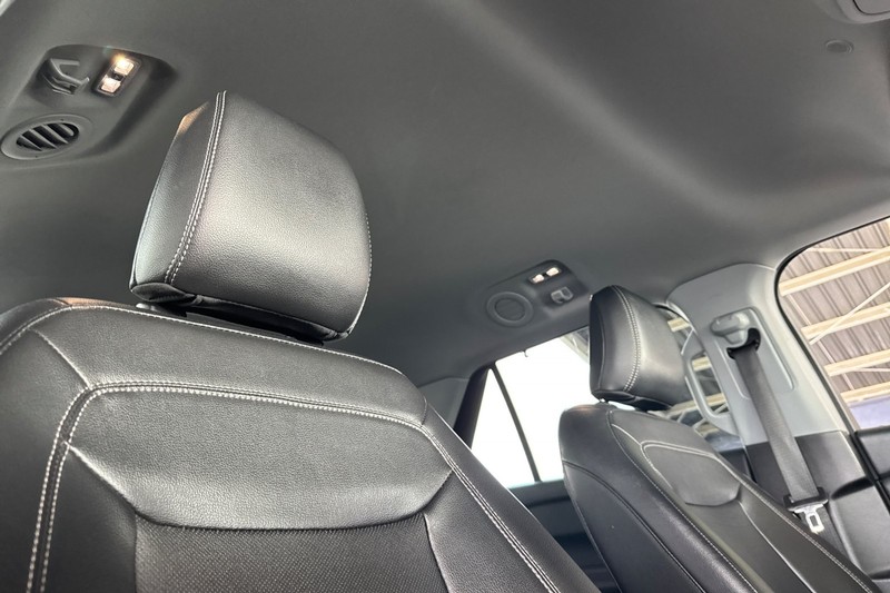 Ford Explorer Vehicle Full-screen Gallery Image 21