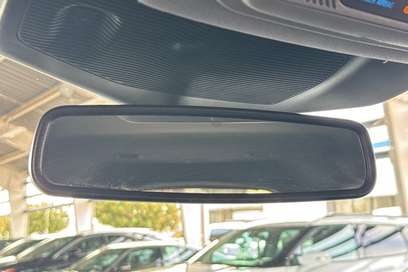 Ford Explorer Vehicle Full-screen Gallery Image 26