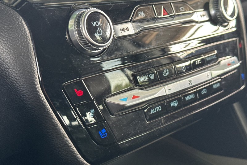 Ford Explorer Vehicle Full-screen Gallery Image 30