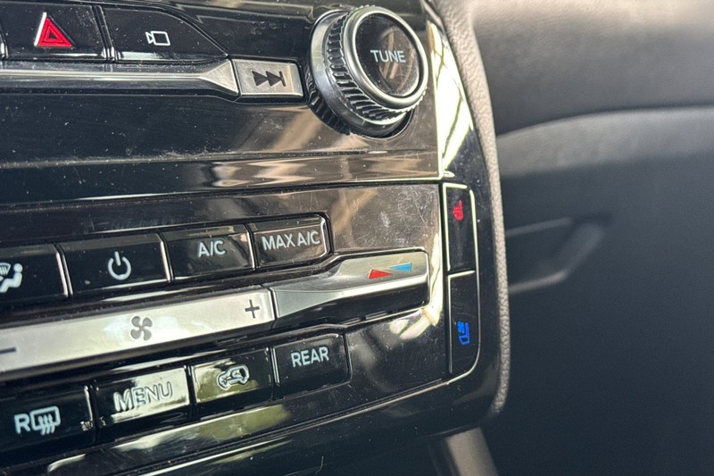 Ford Explorer Vehicle Full-screen Gallery Image 31