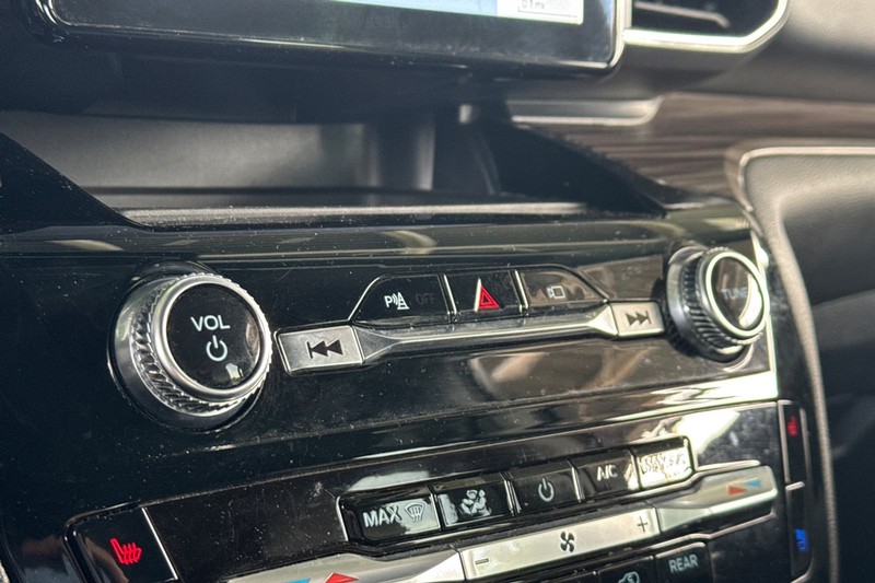 Ford Explorer Vehicle Full-screen Gallery Image 32