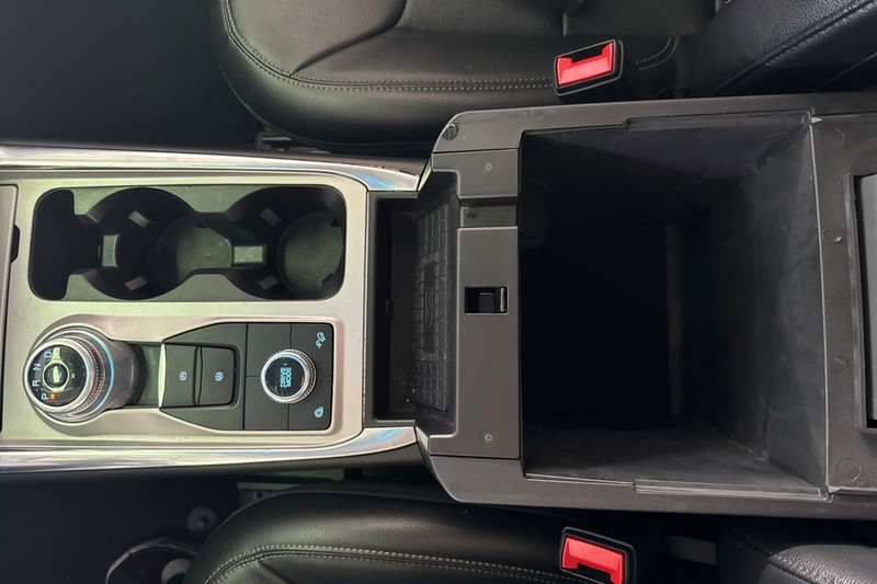 Ford Explorer Vehicle Full-screen Gallery Image 33