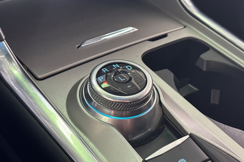 Ford Explorer Vehicle Full-screen Gallery Image 34