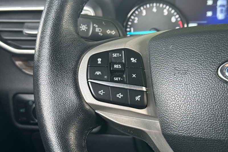 Ford Explorer Vehicle Full-screen Gallery Image 37