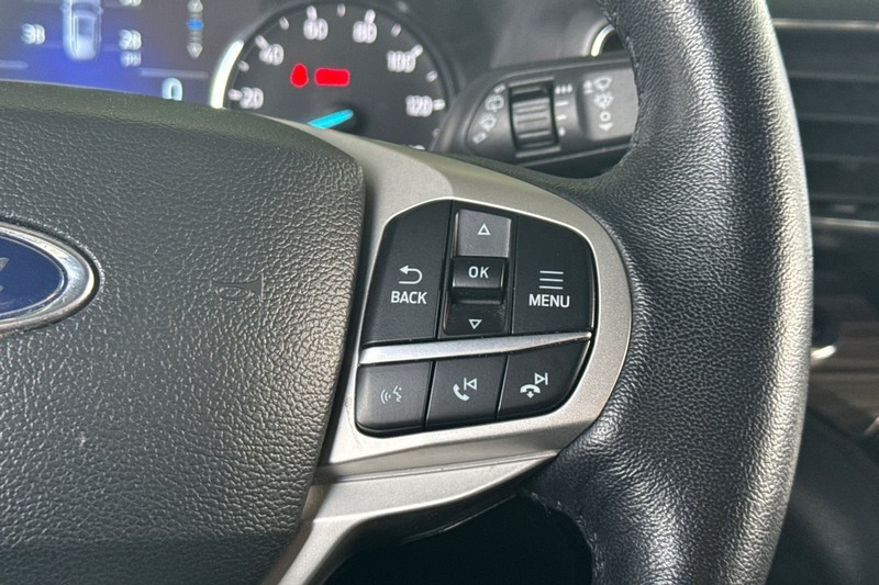 Ford Explorer Vehicle Full-screen Gallery Image 38