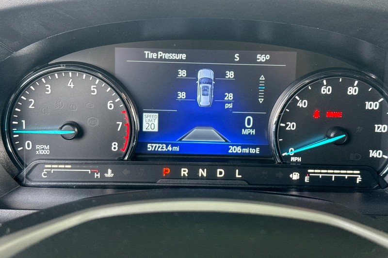 Ford Explorer Vehicle Full-screen Gallery Image 39