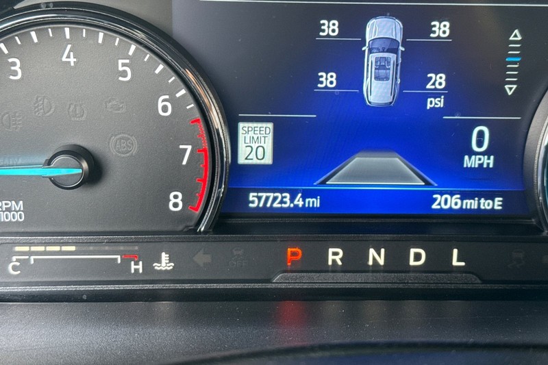 Ford Explorer Vehicle Full-screen Gallery Image 40