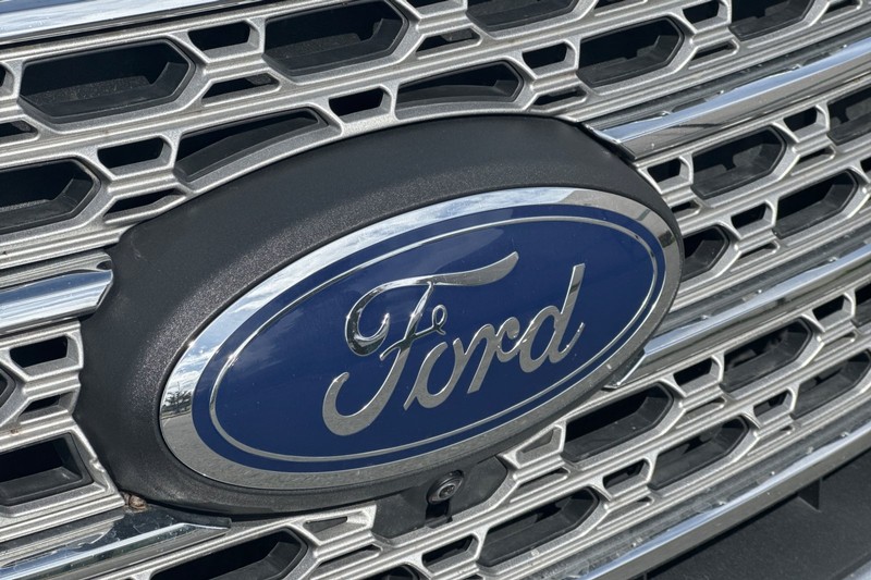 Ford Explorer Vehicle Full-screen Gallery Image 45