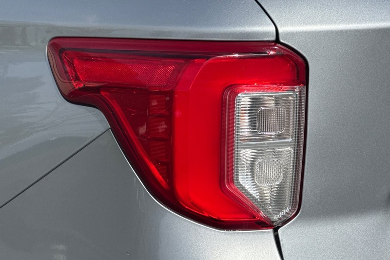 Ford Explorer Vehicle Full-screen Gallery Image 46