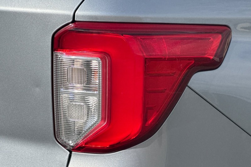 Ford Explorer Vehicle Full-screen Gallery Image 48