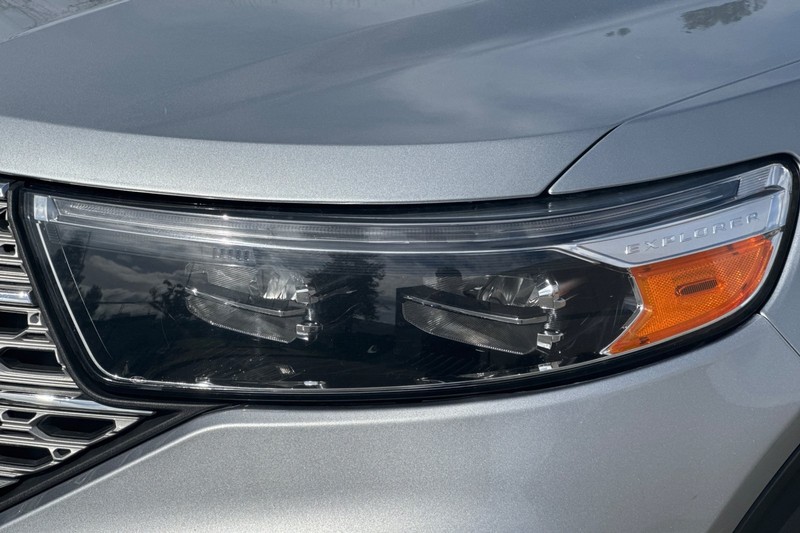 Ford Explorer Vehicle Full-screen Gallery Image 50