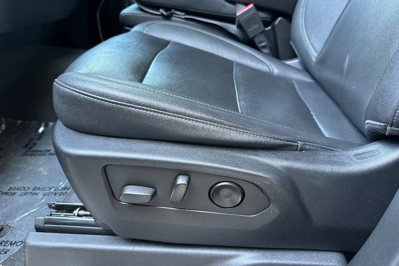 GMC Sierra 1500 Vehicle Full-screen Gallery Image 13