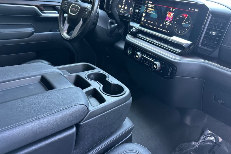 GMC Sierra 1500 Vehicle Full-screen Gallery Image 18