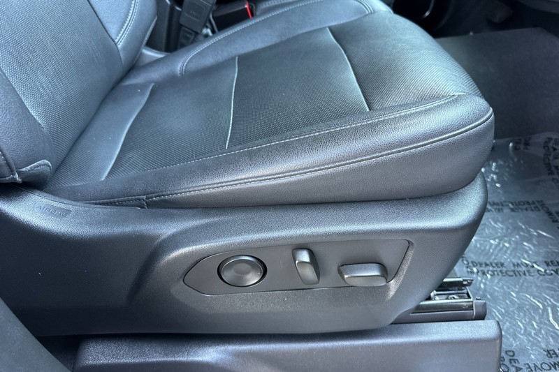 GMC Sierra 1500 Vehicle Full-screen Gallery Image 22